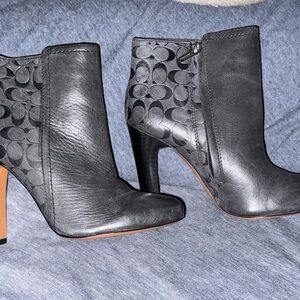 Coach / Hanni / Embossed Leather / Booties / US Size 5.5